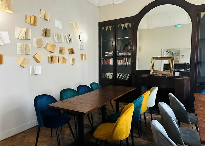 Auberge De Jeunesse Hi Avignon